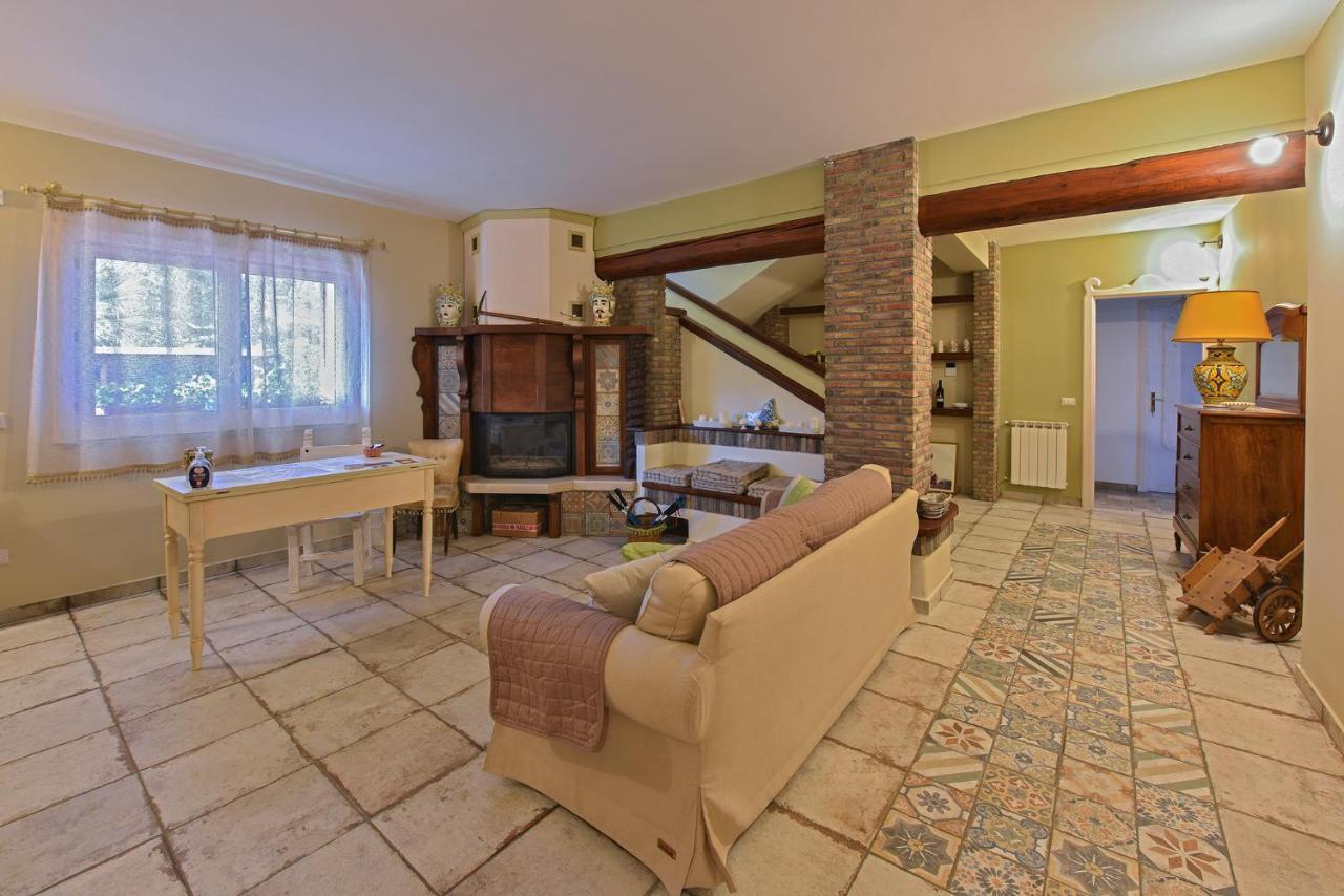 Etna Casa Del Sole Bed & Breakfast Nicolosi Dış mekan fotoğraf